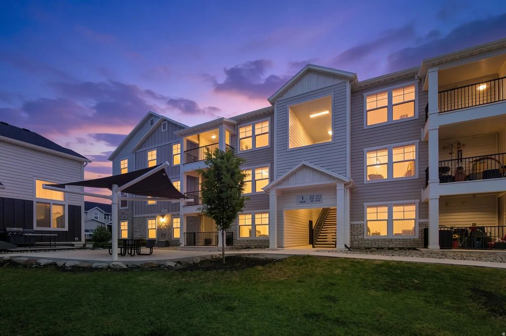 949 W Big Ben Ln 201, Saratoga Springs