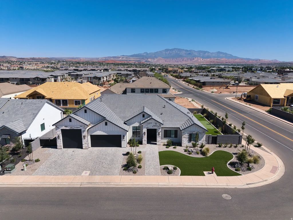 2761 E Moorland Dr, St. George
