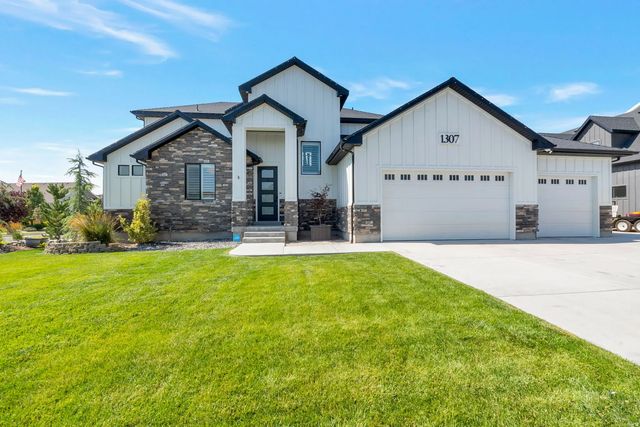 1307 W Blue Quill Dr, Bluffdale