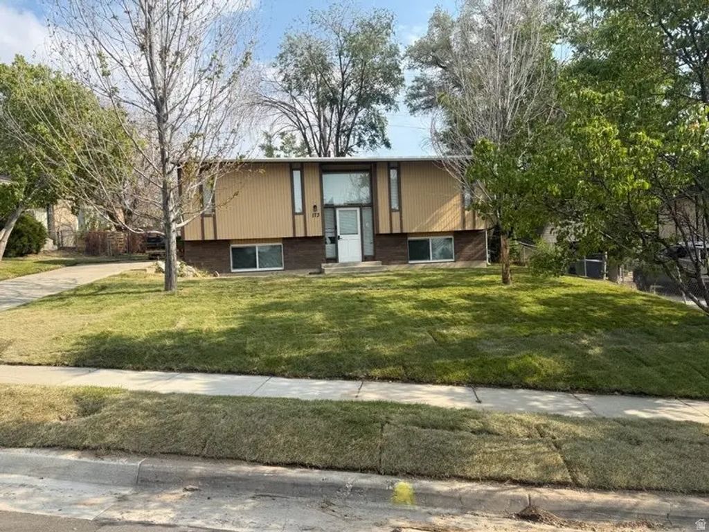 173 Durdham Ln, Sandy