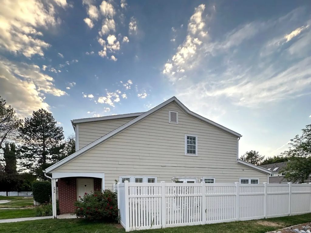254 W Meadow Ln, Centerville