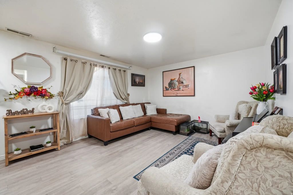 203 N Geneva Rd 10, Provo