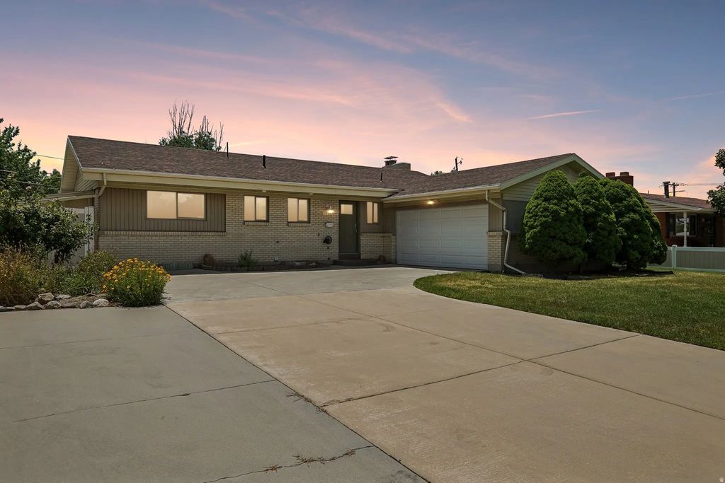 1134 E Manor Cir, Millcreek