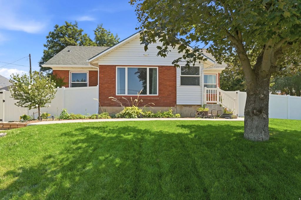 1214 N 300 W, Mapleton