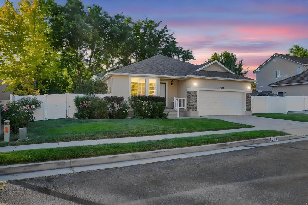 1234 W Oakridge Dr N, Farmington