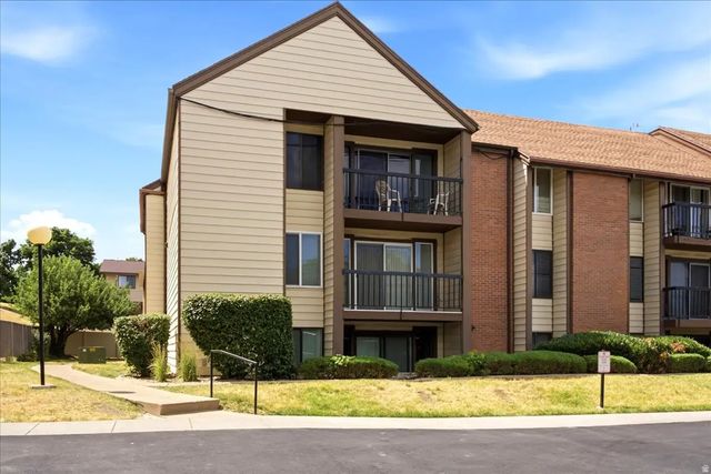 1091 Country Hills Drive 109, Ogden