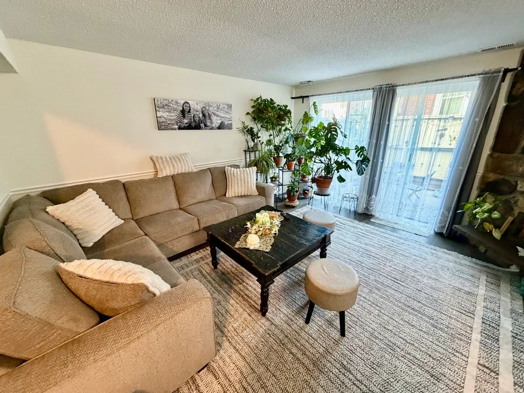 200 E Maple St S 7a, Murray