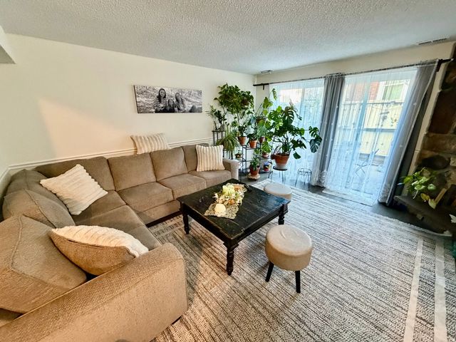 200 E Maple St S 7a, Murray