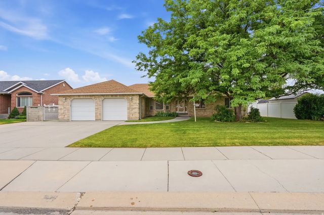 8791 S Long Dr Dr, West Jordan