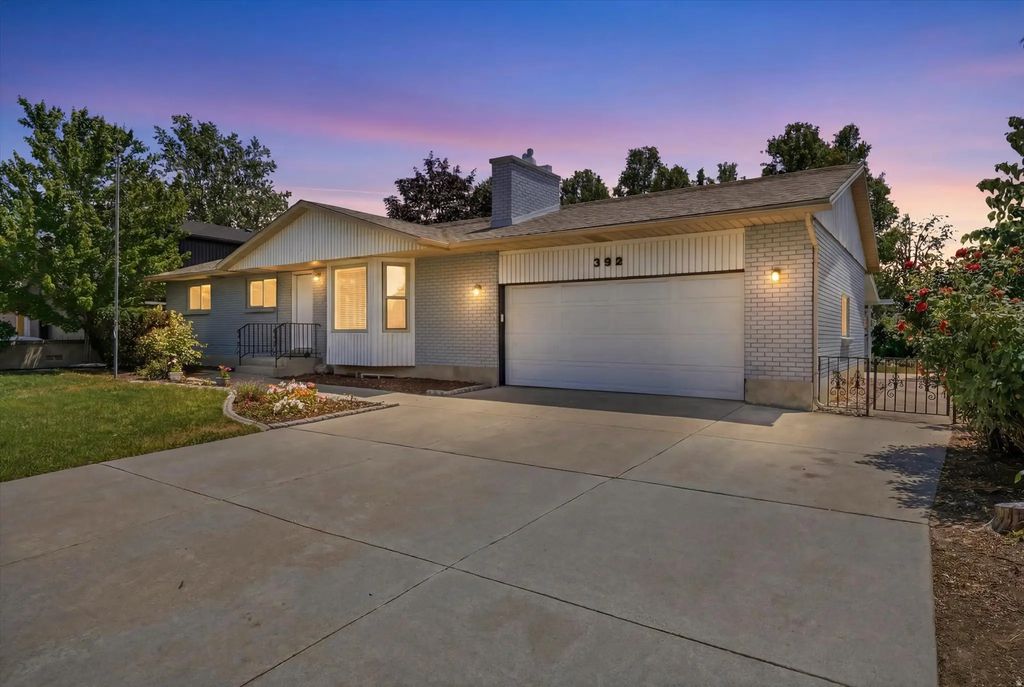 392 E Perrine Dr, Midvale