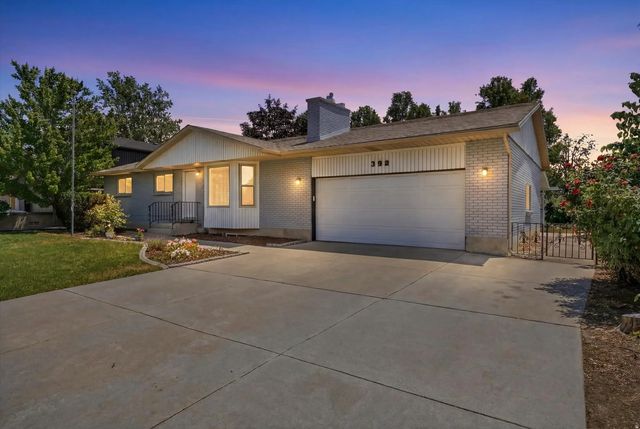 392 E Perrine Dr, Midvale