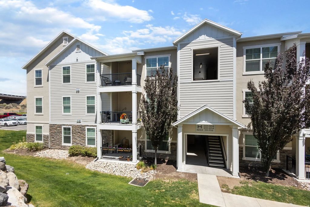 4243 W Mckellen Dr H301, Herriman