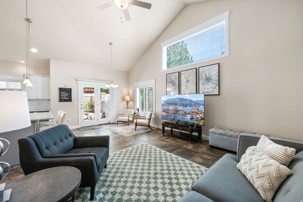 7877 S Farm Wood Ln, Midvale