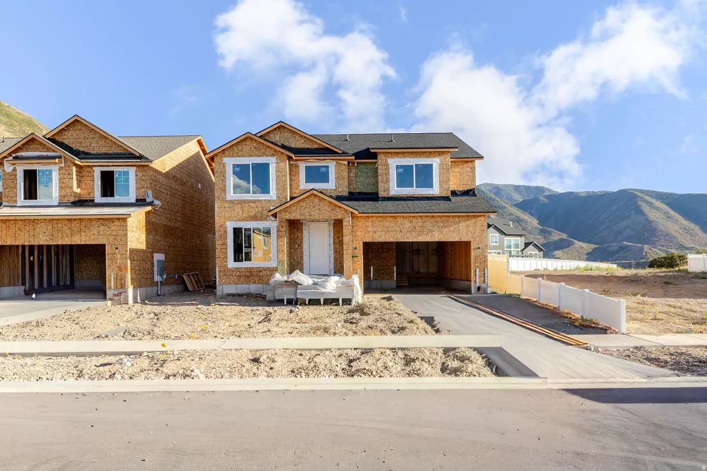 45 W Linden Ln 1028, Mapleton
