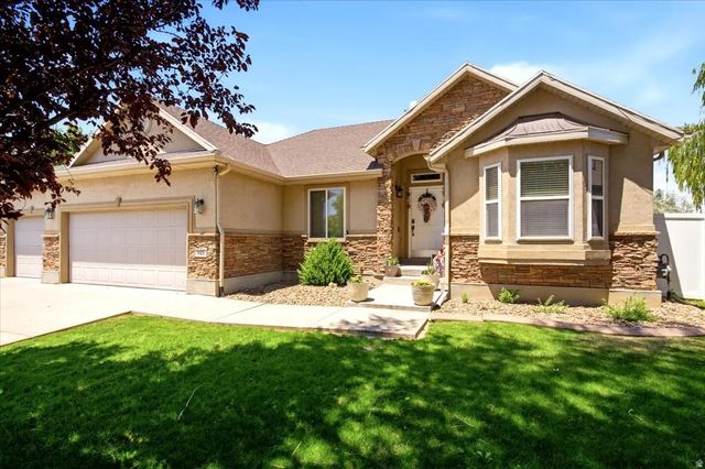 945 E James Cir. S, Clearfield