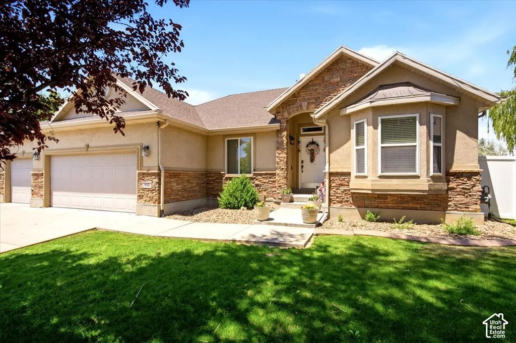 945 E James Cir. S, Clearfield