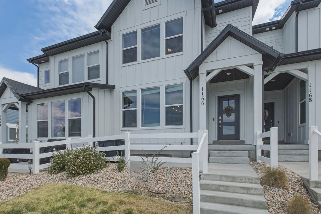 1166 W Early Light Way, Bluffdale