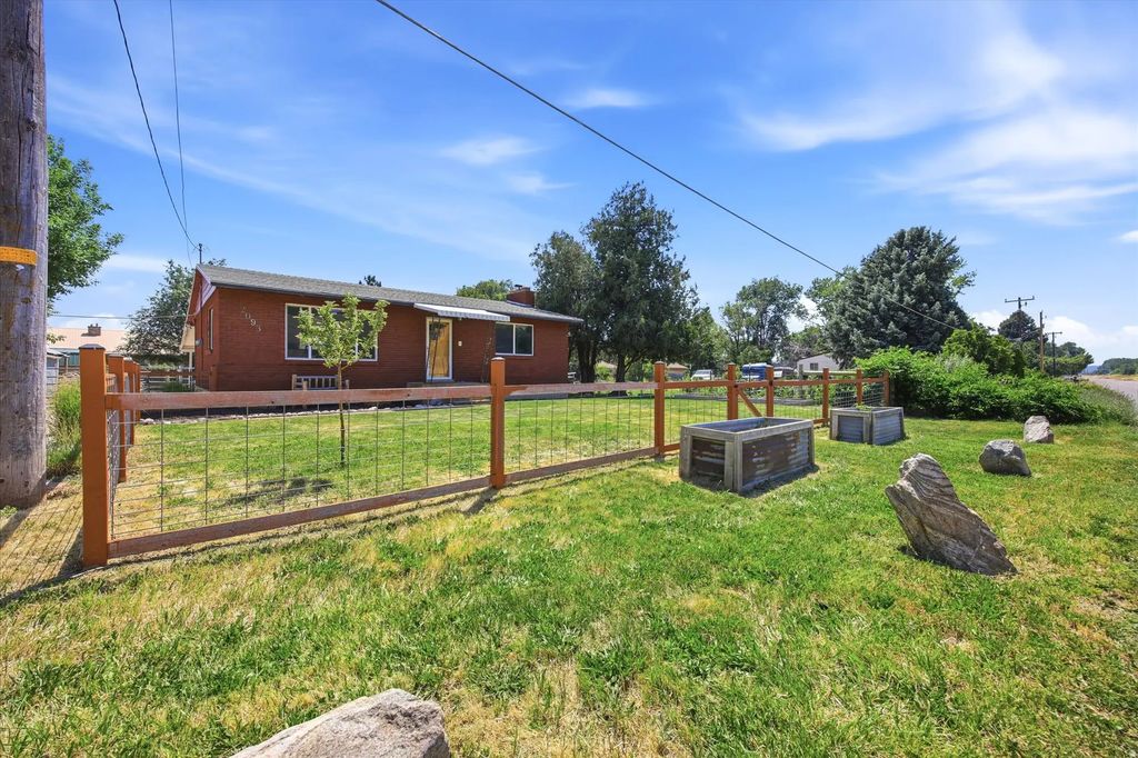 2093 E 6600 S, Uintah
