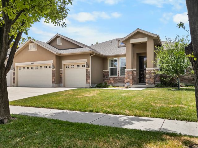 1077 N Adelburg Dr W, North Salt Lake