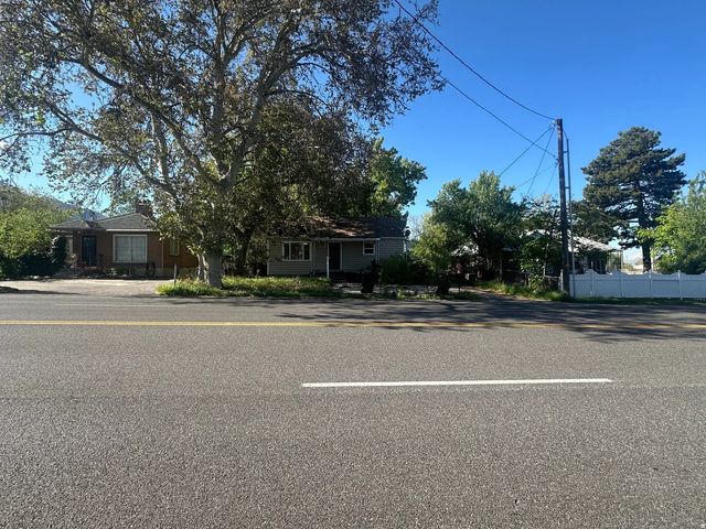 2420 E 3300 S, Millcreek