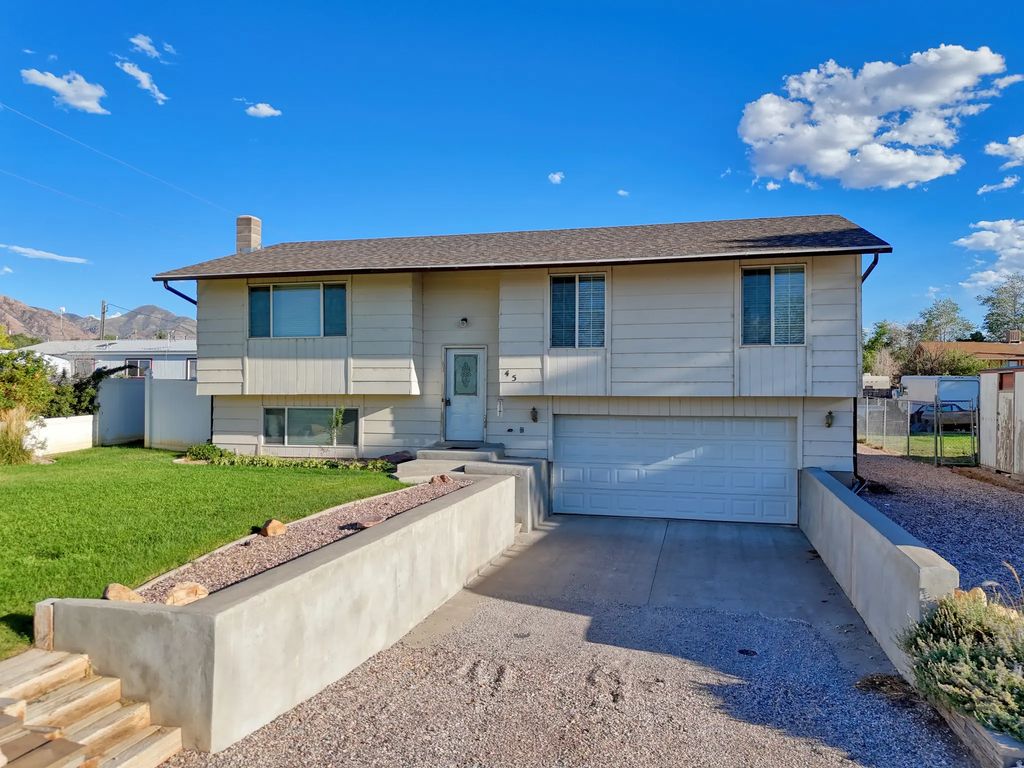 45 W 300 N, Oak City