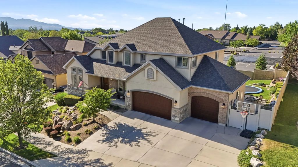 1043 E Mach Schnell Dr, Sandy