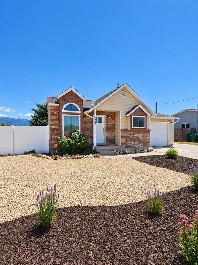 5510 S 4300 W, Hooper