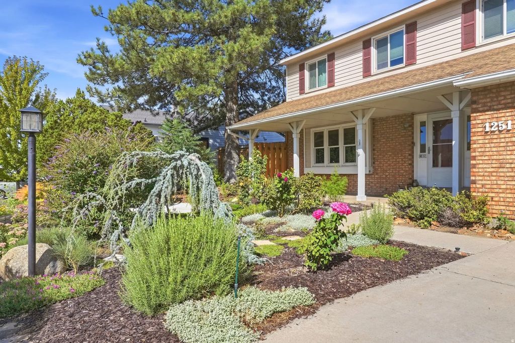 1251 E Sage Ridge Rd, Sandy