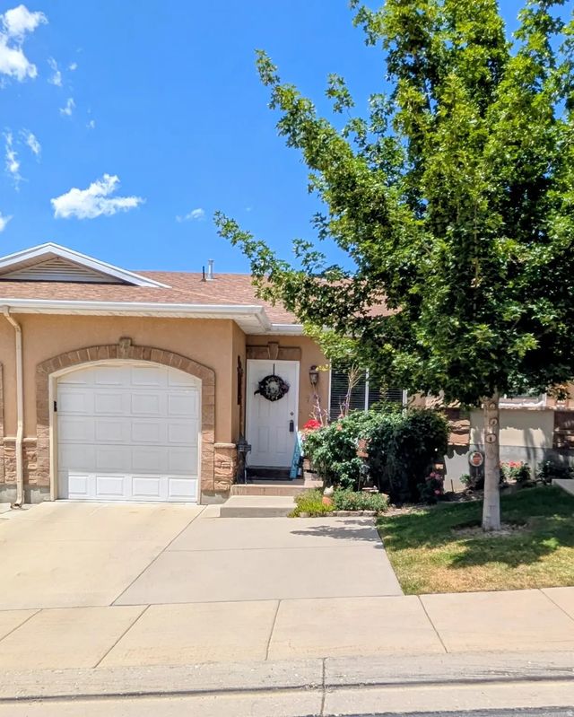 721 W Fairway Dr, Sandy