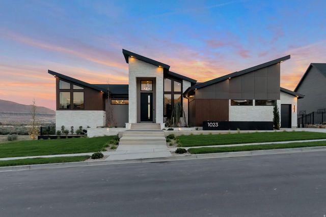 1023 W Reining Way, Riverton
