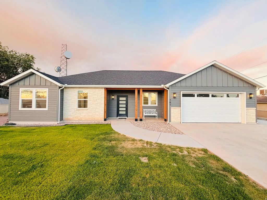 141 S 100 W, Blanding
