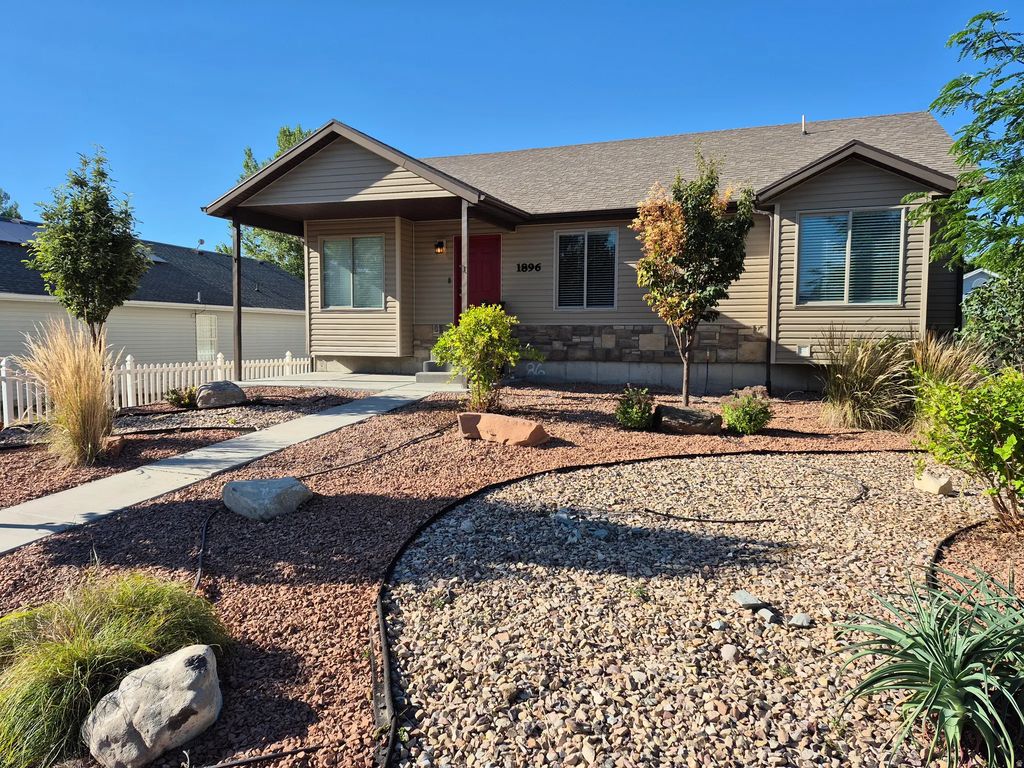 1896 E Juniper Dr, Eagle Mountain