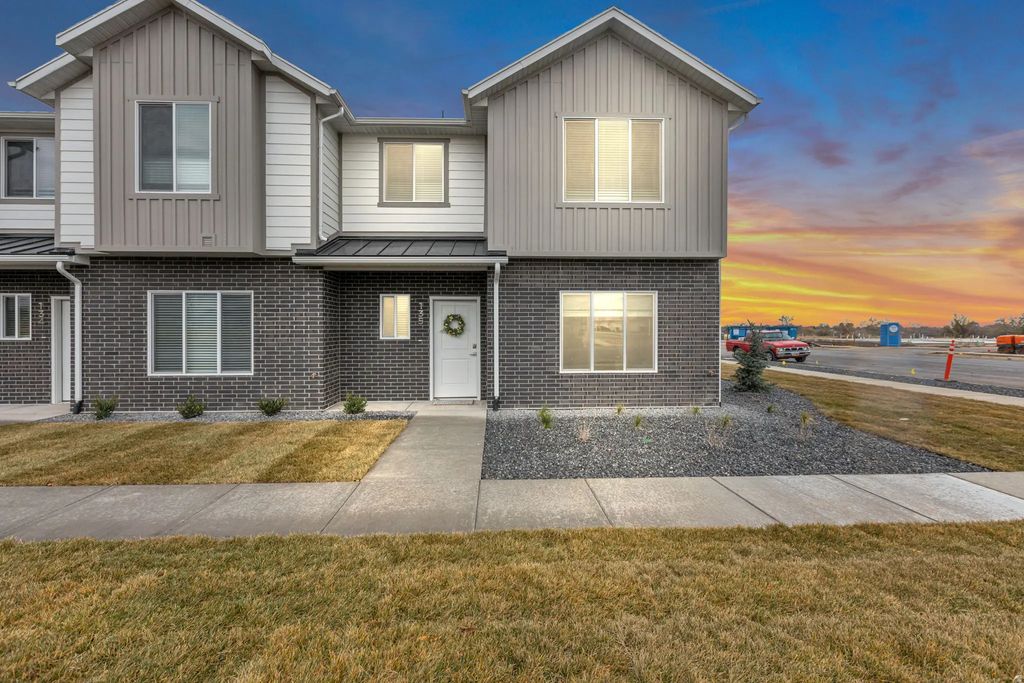 292 E 1650 N 138, North Ogden