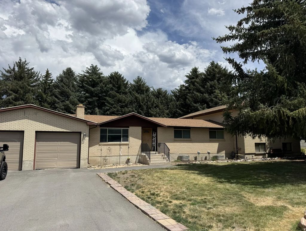 932 S 6800 E, Huntsville