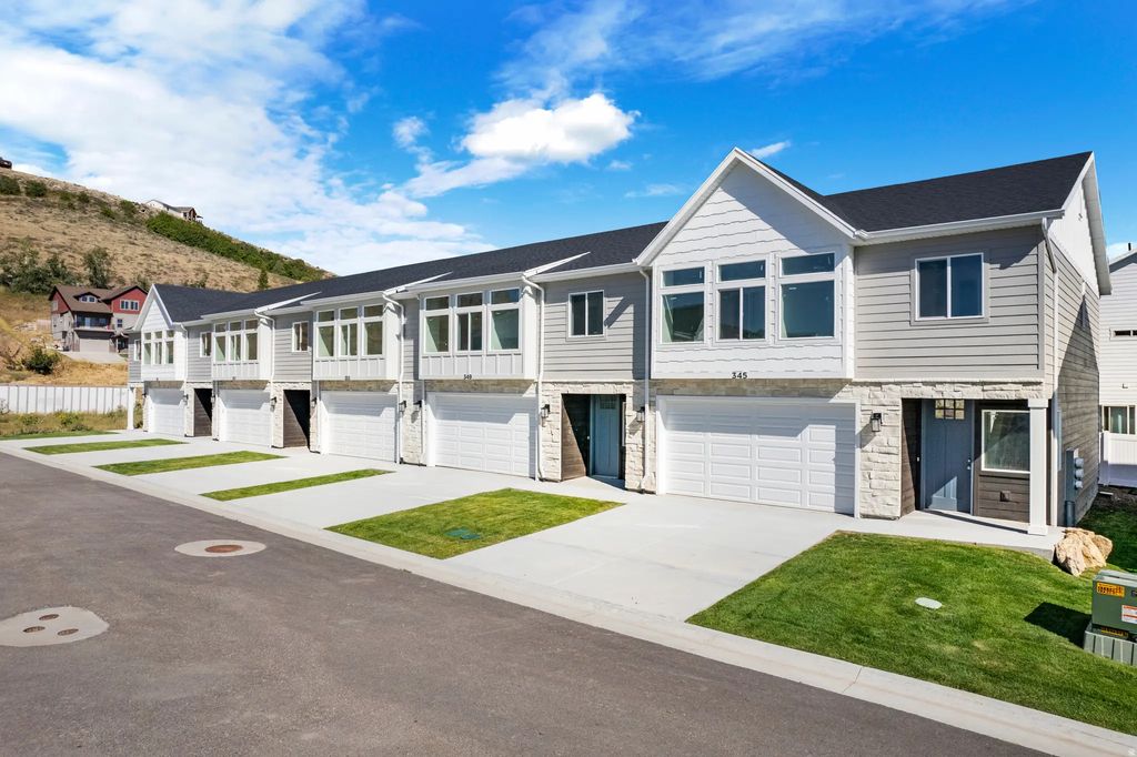 349 W Park Dr 116, Garden City