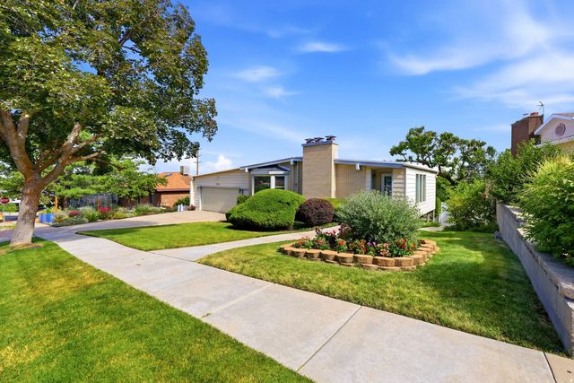2327 E Cavalier Dr S, Cottonwood Heights