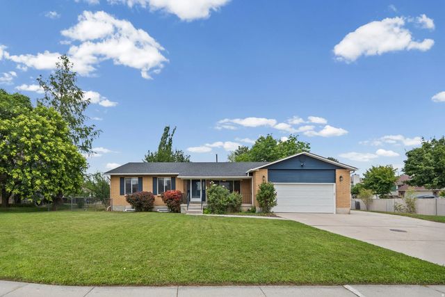 341 E Heather Ridge Cir, Sandy