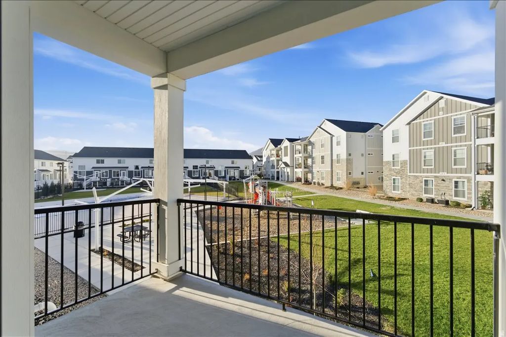 938 W Coral Charm Way L202, Saratoga Springs