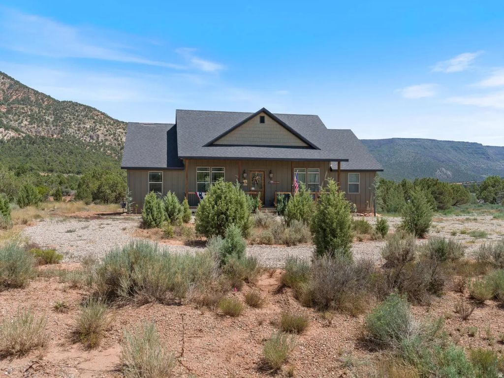 3014 E Badger Way, New Harmony