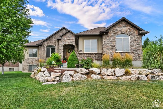 1234 S Shotley Bridge Dr W, Syracuse