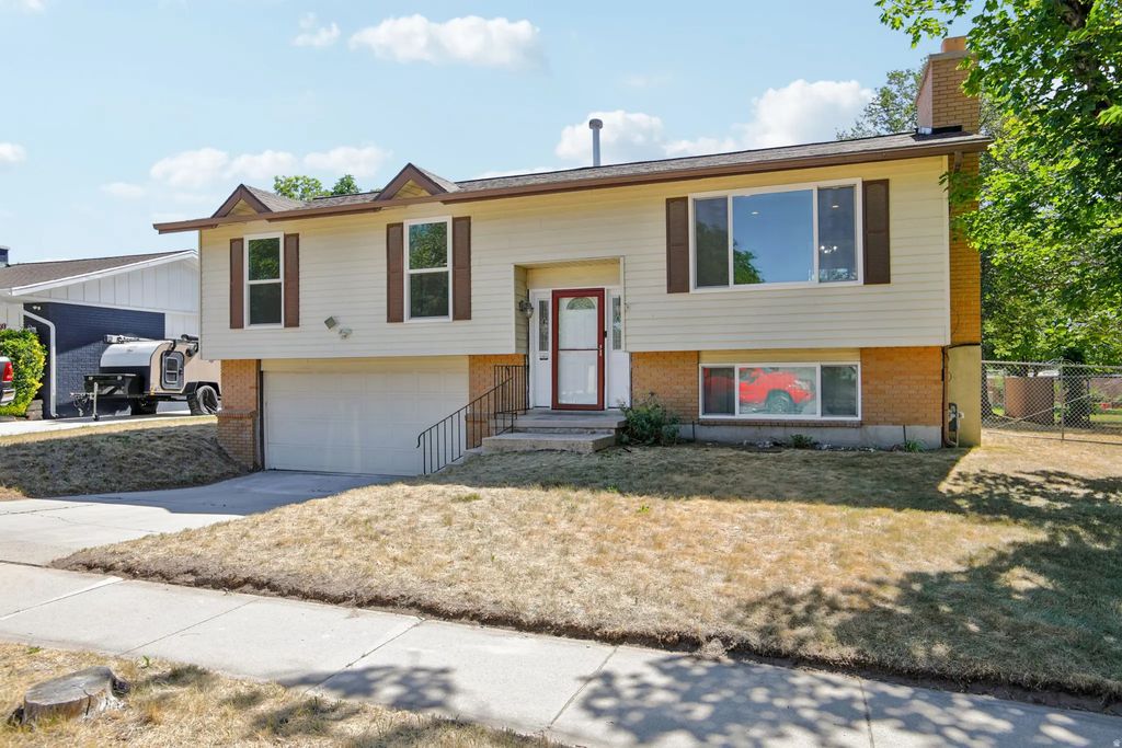 6383 S Lauritzen Dr, Taylorsville