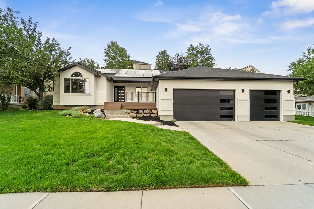 11557 S Sunburn Ln, Sandy