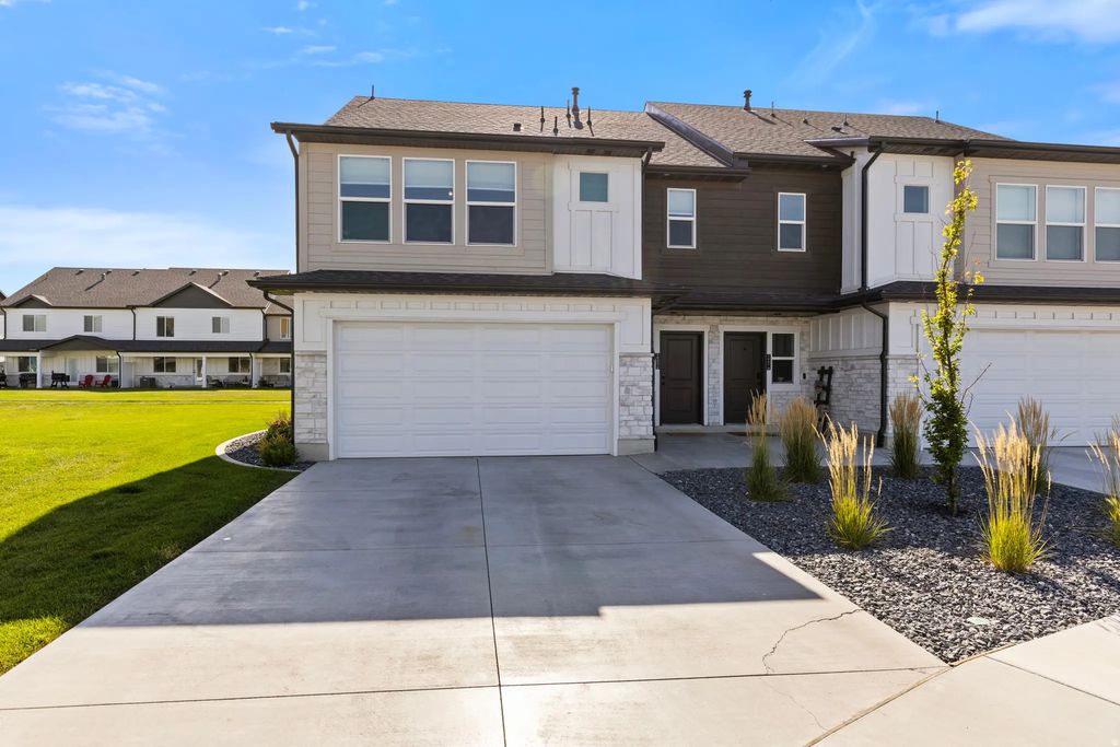 3097 S Old Emigrant Rd A, Syracuse