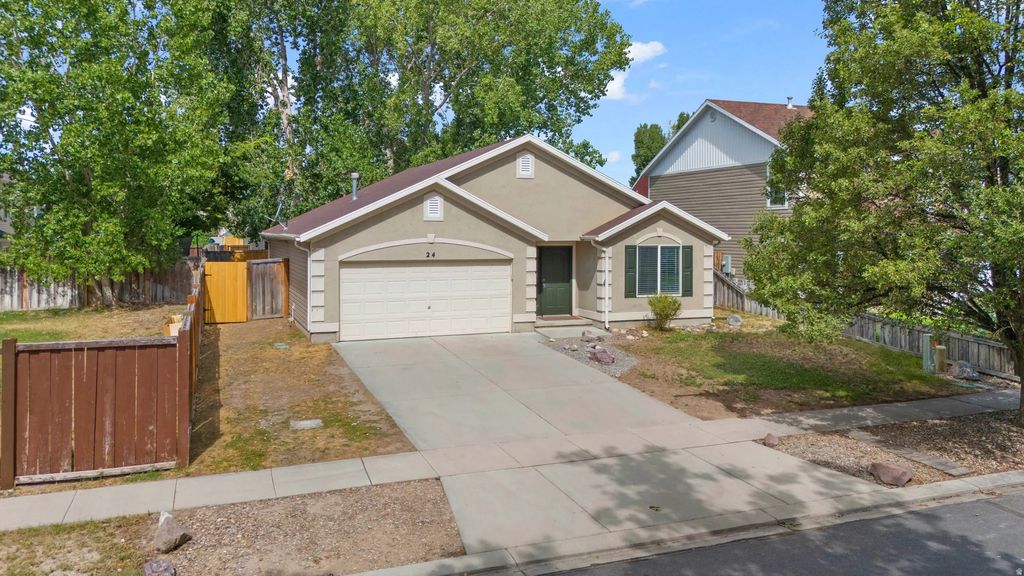 24 N Montrose Ln, Saratoga Springs