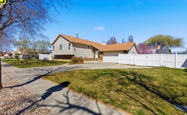 808 W Bullion St, Murray