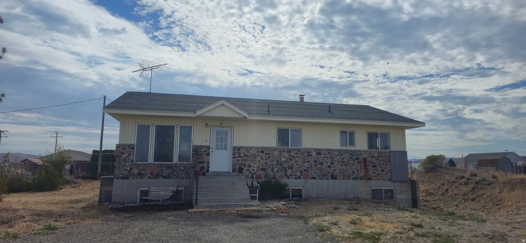 47 W Larson Rd, Vernon