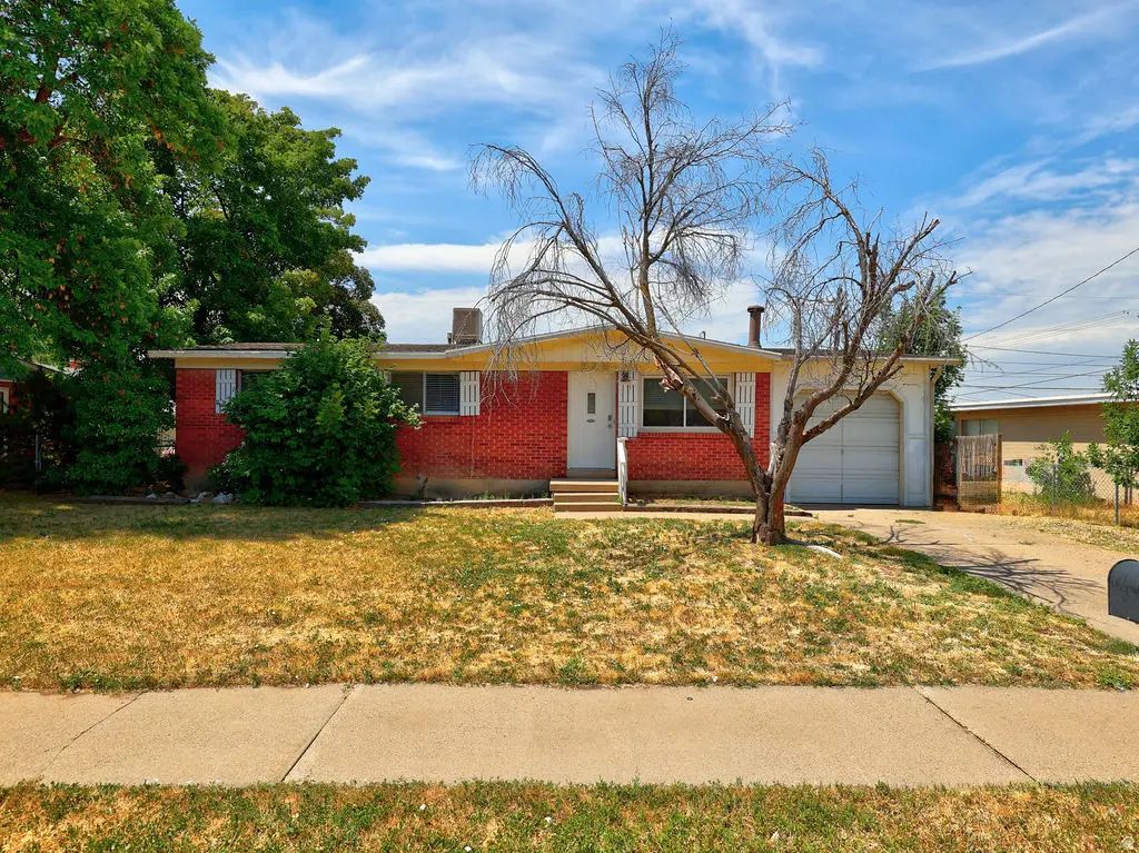 225 N Green Dr, Layton