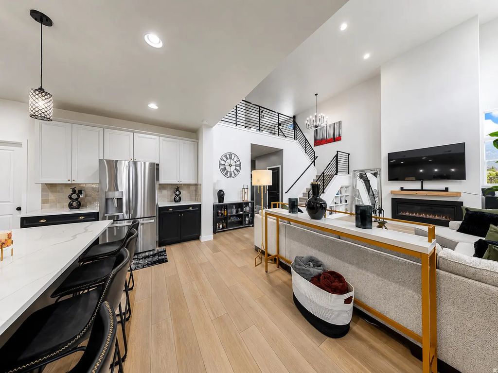 2468 W 3230 S, Syracuse