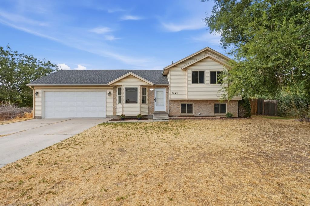 5049 S 4300 W, Hooper