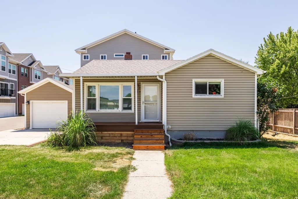 658 E Locust St, Sandy